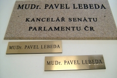 umělý mramor a cedulky