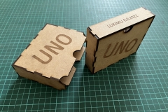 krabička pro karetní hru UNO